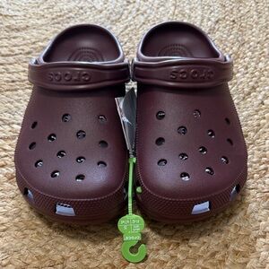 Crocs classic burgundy, clog men’s size 8, women’s size 10